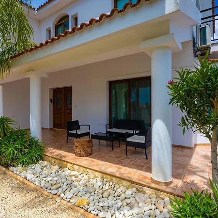 Corallina Villa Peyia