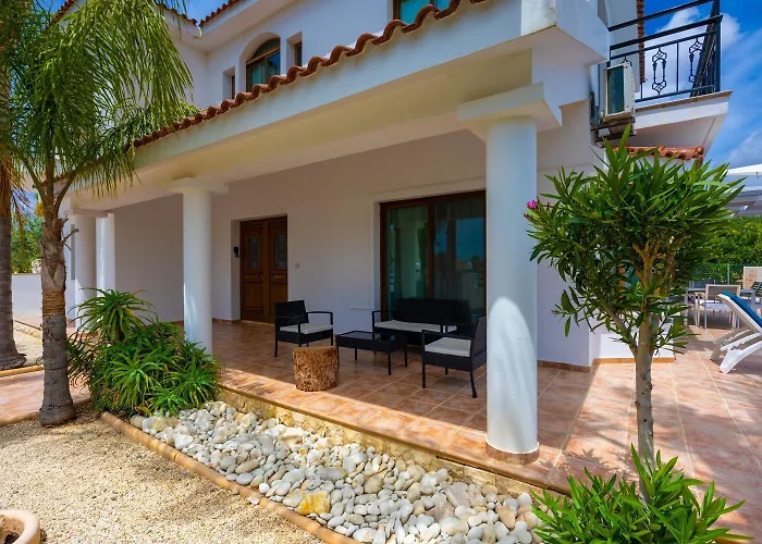 Corallina Villa Peyia